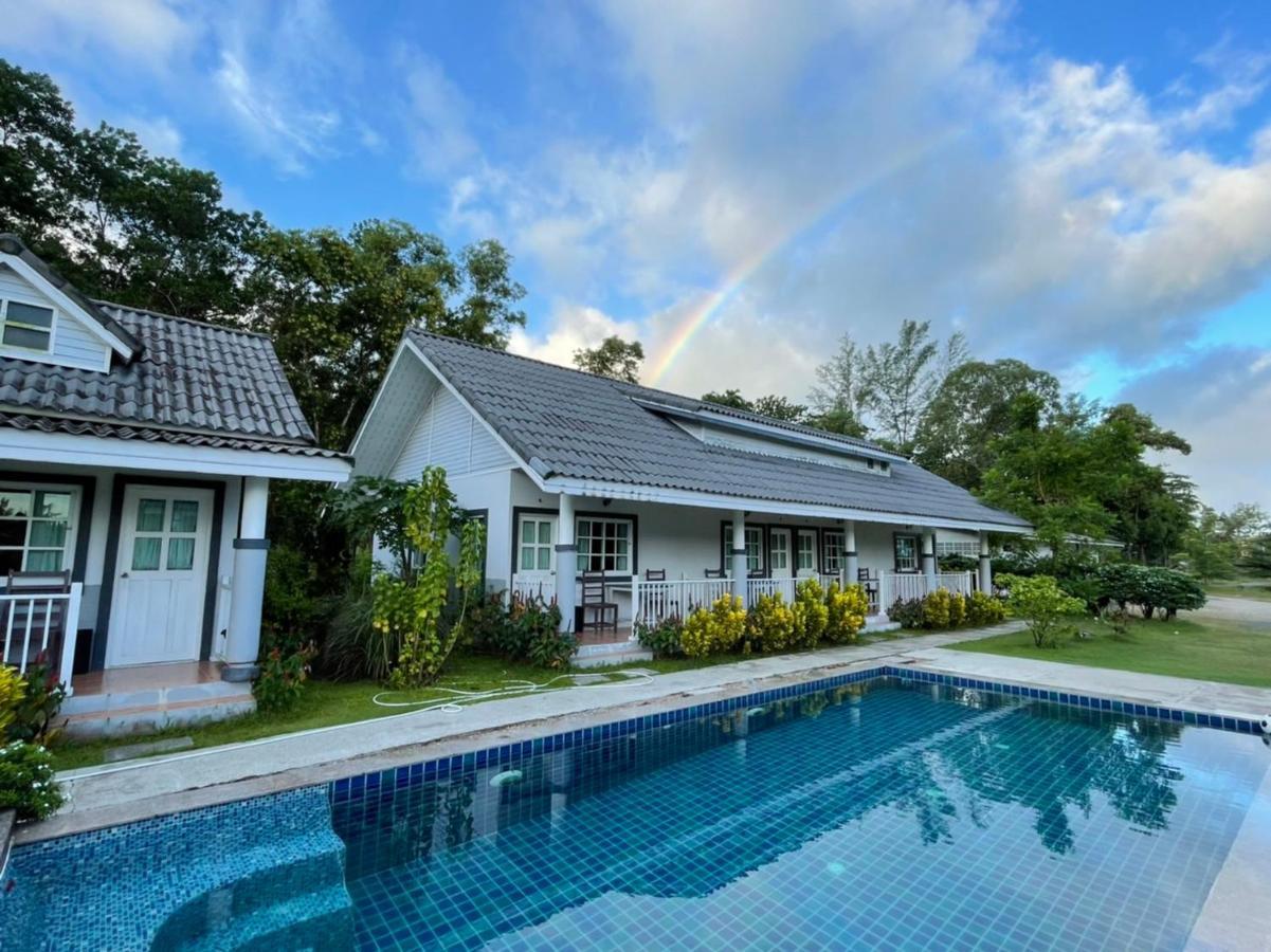 Suksompong Resort Khao Lak Dış mekan fotoğraf