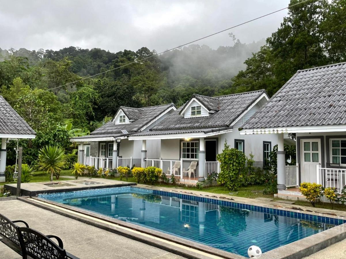 Suksompong Resort Khao Lak Dış mekan fotoğraf